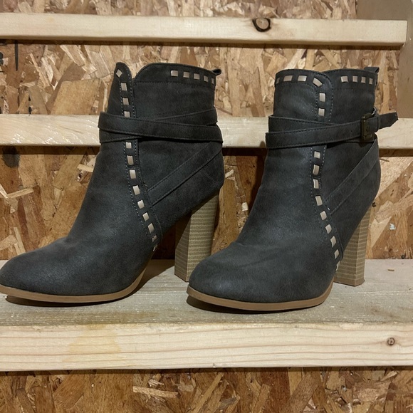 Booties in slate feet with cream detail - Picture 4 of 4